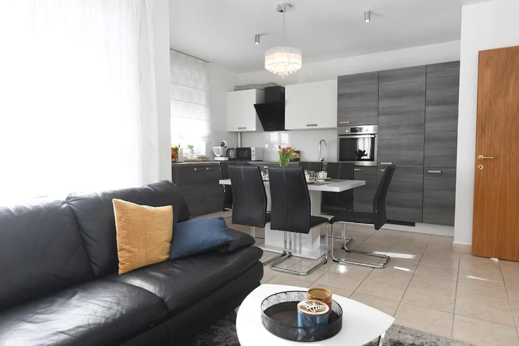 Family Apartment Manuela Zadar Exteriör bild