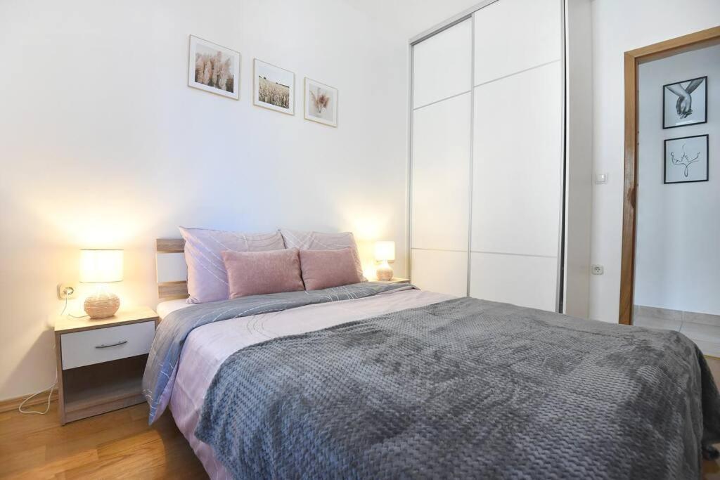Family Apartment Manuela Zadar Exteriör bild