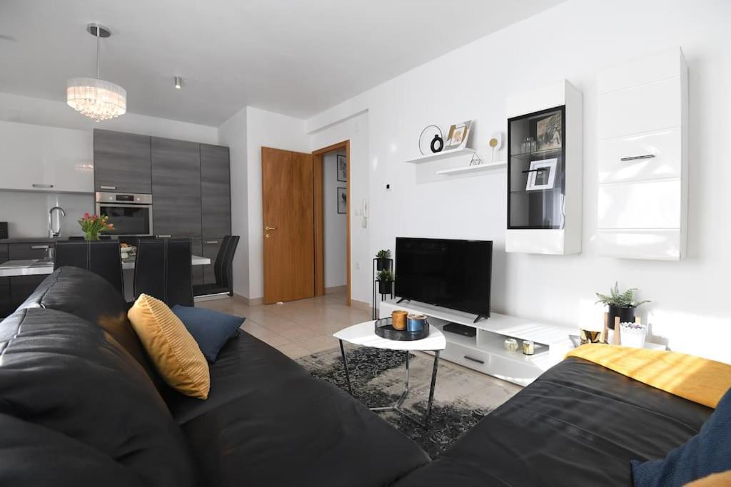 Family Apartment Manuela Zadar Exteriör bild